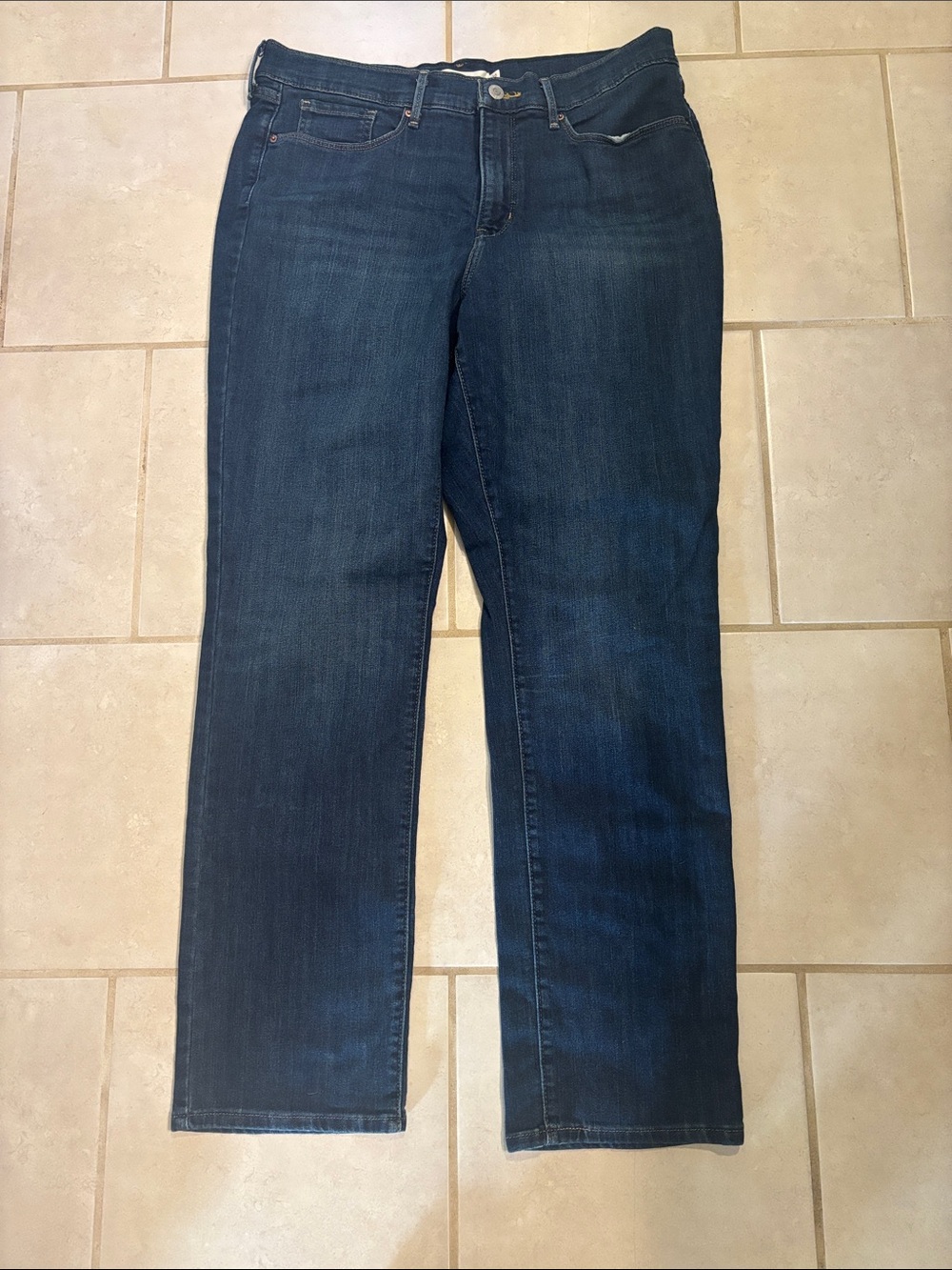 Women’s Classic Levi’s Signature Straight Leg Medium Wash Denim Jeans Sz 16